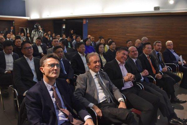 九融配资 G20峰会上, 中方拒见美国财长, 王毅外长一句话让贝森特恼羞成怒