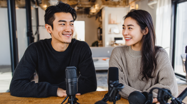 垒富优配 头部品牌为何都在亲自下场做播客？