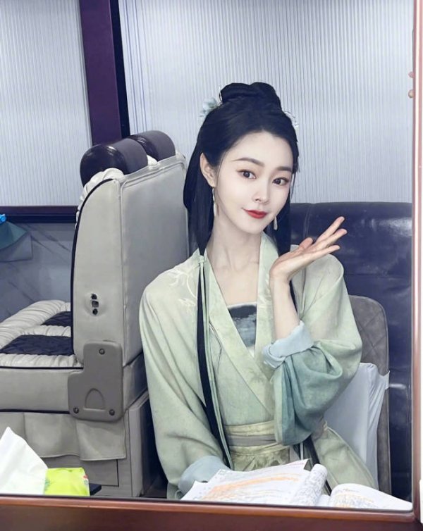 股易配 宋轶回应整容传闻：没有整容，只是换了个新的化妆老师 外貌变化引热议